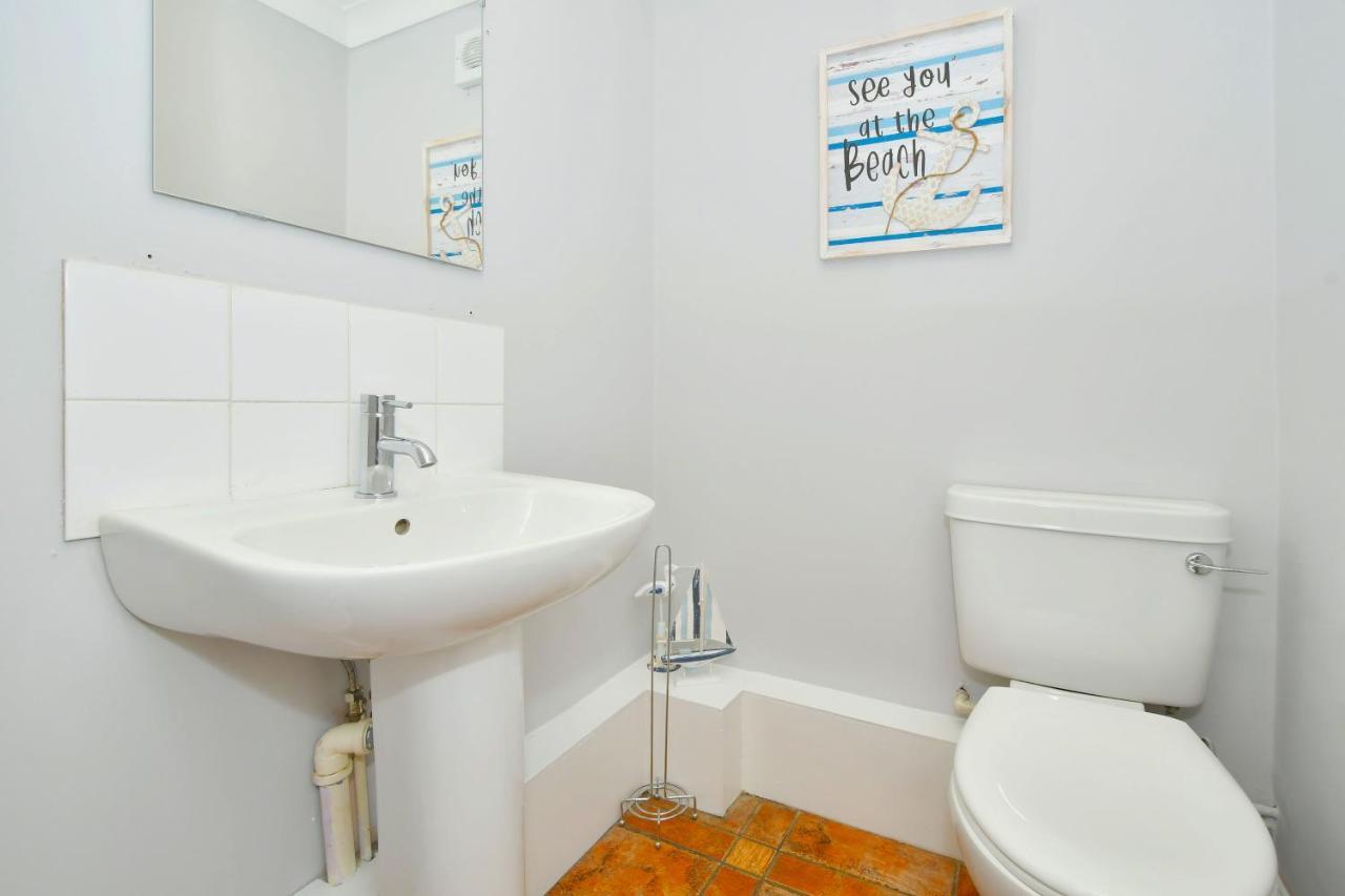 The Glade By Yourstays Huge Single Detached Holiday Home With Big Garden Newcastle-under-Lyme Exterior photo