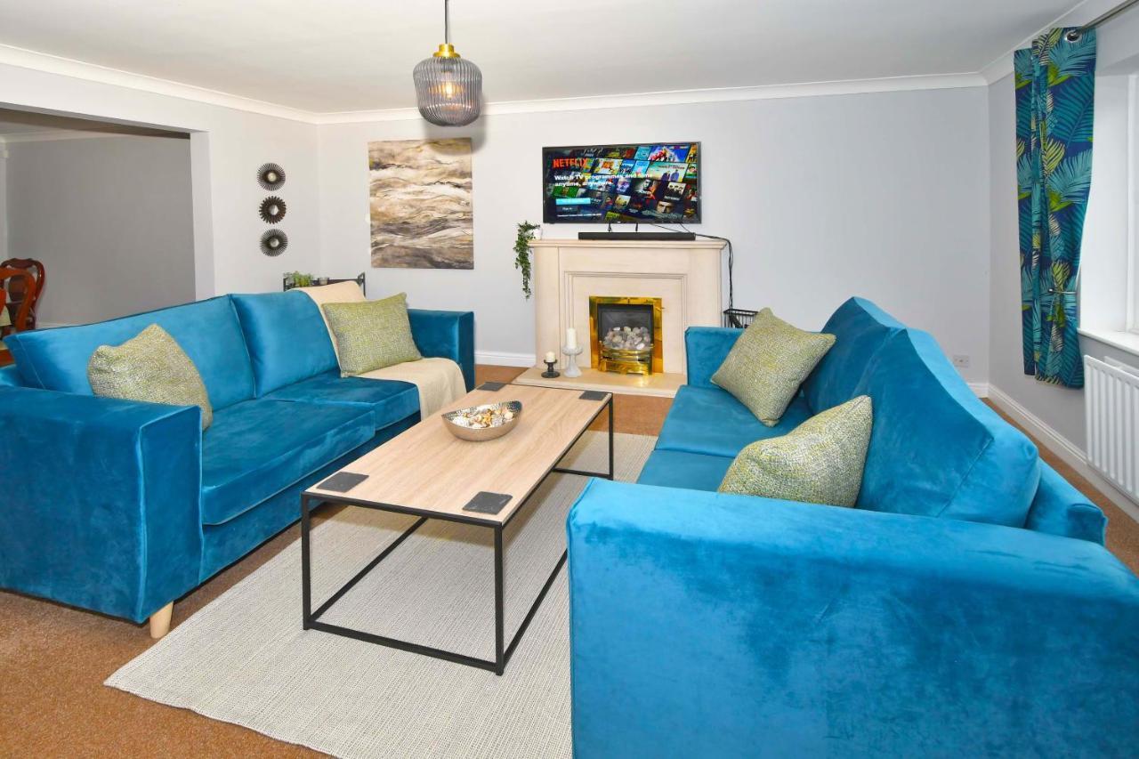 The Glade By Yourstays Huge Single Detached Holiday Home With Big Garden Newcastle-under-Lyme Exterior photo